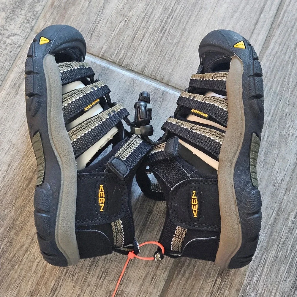 KEEN Newport H2 Sandals Kids 10 Black Olive Closed Toe Water Hiking Shoes